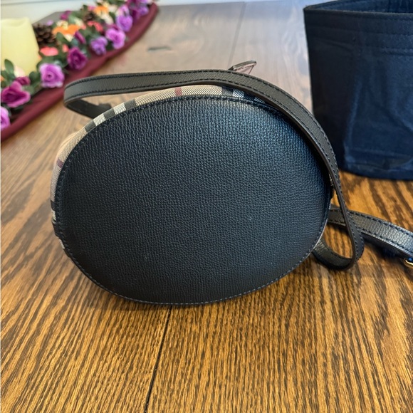 BURBERRY HAYMARKET CHECK COLOURS LORNE BUCKET CROSSBODY - Picture 8 of 14